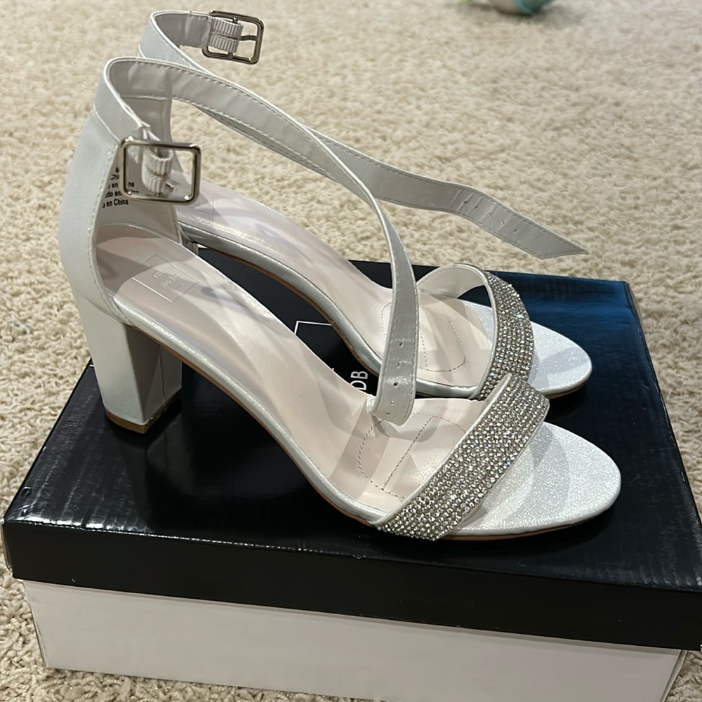 David’s Bridal MIAH white wedding shoes size 7.